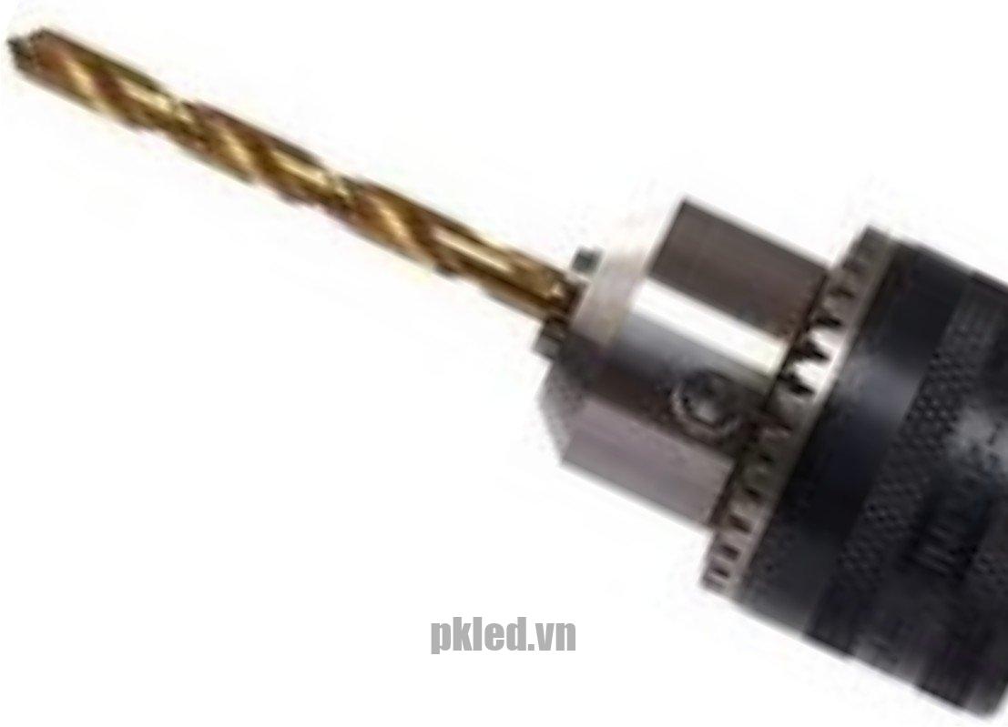 Lắp mũi Máy Khoan Bê Tông Đảo Chiều M026